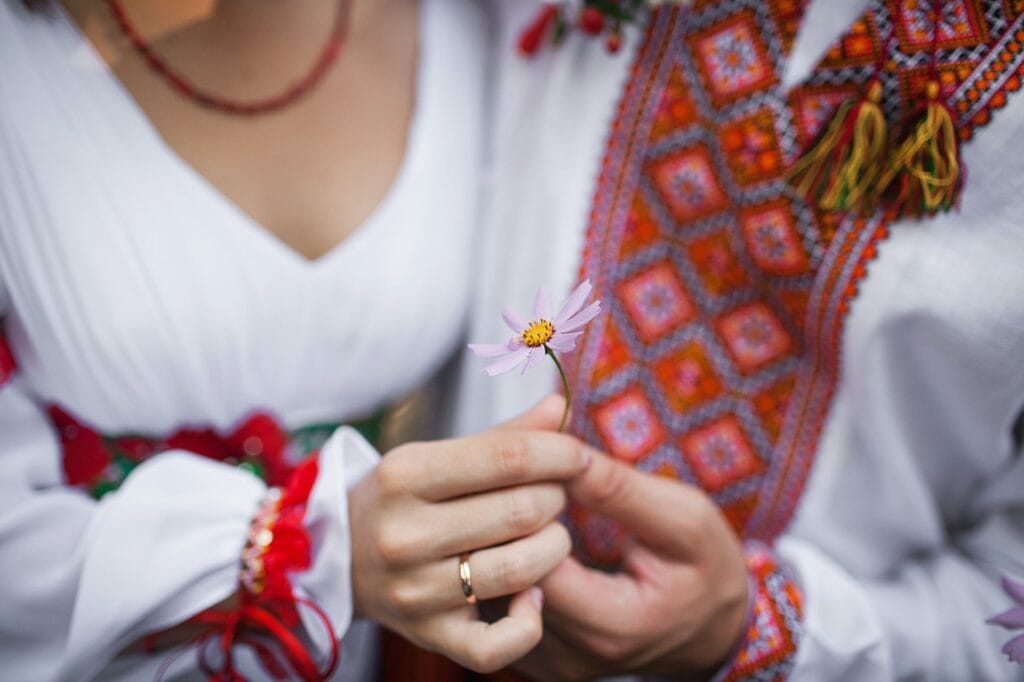 Fotograf jako psycholog – jak pomóc Parze Młodej rozluźnić się przed obiektywem?