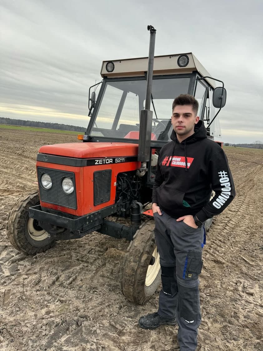 Prezent dla rolnika na ślub – wyjątkowe pomysły, które zaskoczą młodą parę 62fdab59-bd14-4c54-83d7-d921b5ab18bc