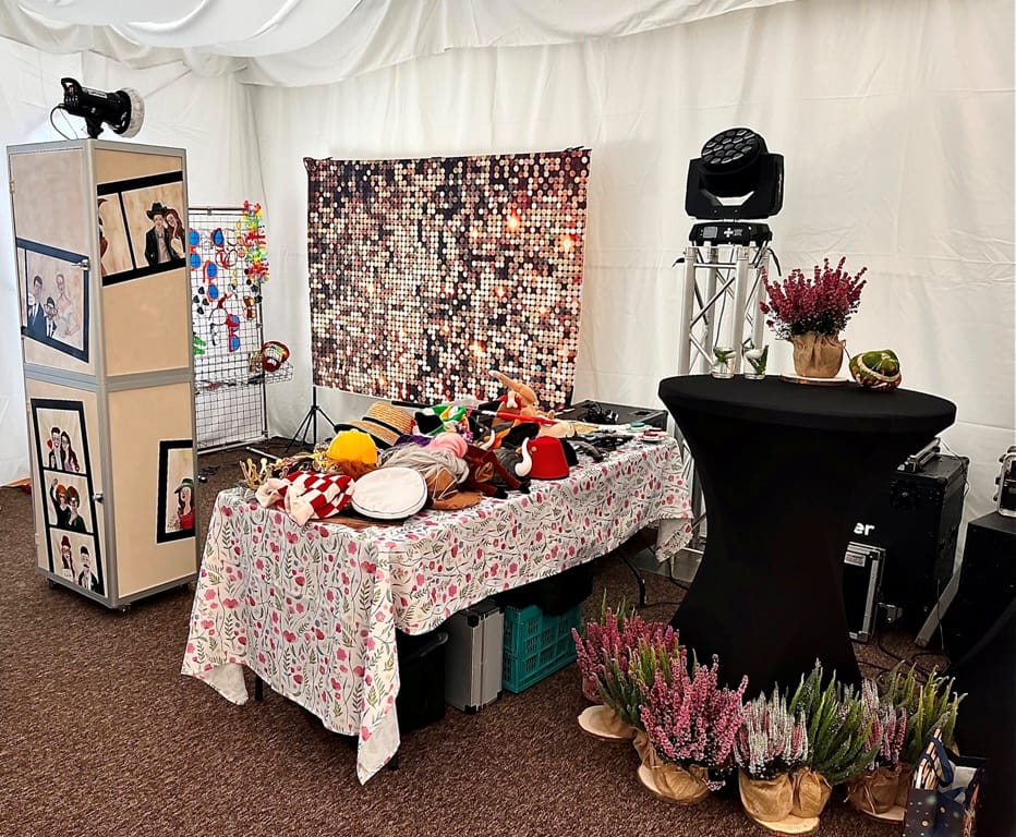 Fotobudka-–-ponadczasowa-atrakcja-weselna-ktora-pokochaja-Twoi-goscie Fotobudka – ponadczasowa atrakcja weselna, którą pokochają Twoi goście