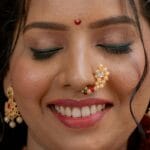 Najczęstsze błędy w makijażu ślubnym, przez które wyglądasz starzej Panna młoda z intensywnym makijażem podkreślającym zmarszczki